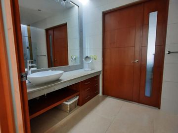 SE VENDE CASA DE UN PISO,CON 4 RECAMARAS Y VISTA AL CAMPO DE GOLF