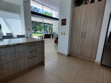 SE VENDE CASA DE UN PISO,CON 4 RECAMARAS Y VISTA AL CAMPO DE GOLF