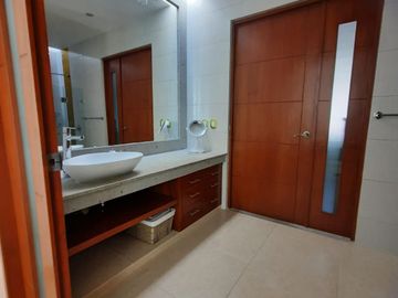 SE VENDE CASA DE UN PISO,CON 4 RECAMARAS Y VISTA AL CAMPO DE GOLF