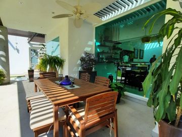 SE VENDE CASA DE UN PISO,CON 4 RECAMARAS Y VISTA AL CAMPO DE GOLF