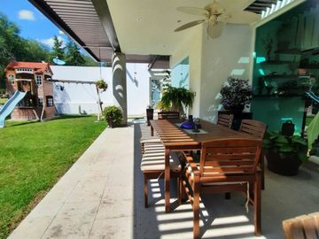 SE VENDE CASA DE UN PISO,CON 4 RECAMARAS Y VISTA AL CAMPO DE GOLF