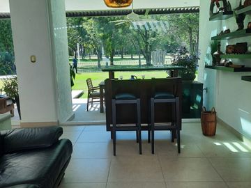 SE VENDE CASA DE UN PISO,CON 4 RECAMARAS Y VISTA AL CAMPO DE GOLF