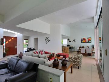 SE VENDE CASA DE UN PISO,CON 4 RECAMARAS Y VISTA AL CAMPO DE GOLF