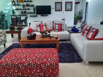 SE VENDE CASA DE UN PISO,CON 4 RECAMARAS Y VISTA AL CAMPO DE GOLF