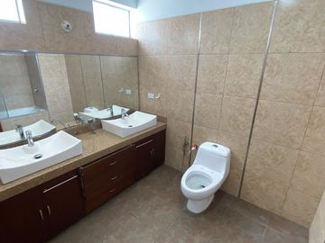 SE VENDE CASA