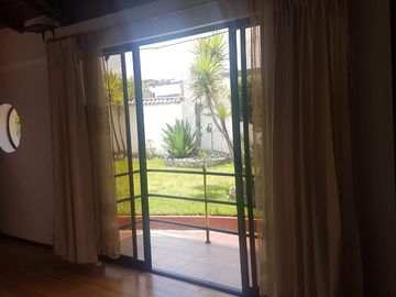 Hermosa casa en venta en la Urbanización Molinos del Viento sector Valle de los Chillos