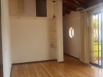 Hermosa casa en venta en la Urbanización Molinos del Viento sector Valle de los Chillos