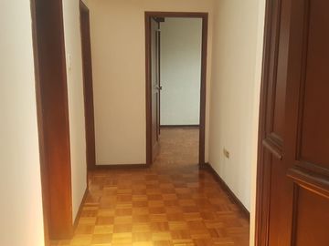Hermosa casa en venta en la Urbanización Molinos del Viento sector Valle de los Chillos