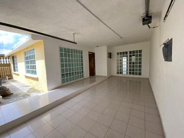 Casa de un nivel en Venta en Fraccionamiento Floresta