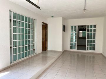 Casa de un nivel en Venta en Fraccionamiento Floresta