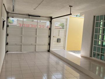 Casa de un nivel en Venta en Fraccionamiento Floresta