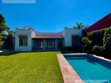 Cuernavaca casa en venta estilo Hacienda Colonia Vista Hermosa 1 nivel , 4 recamaras