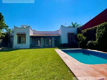 Cuernavaca casa en venta estilo Hacienda Colonia Vista Hermosa 1 nivel , 4 recamaras