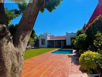 Cuernavaca casa en venta estilo Hacienda Colonia Vista Hermosa 1 nivel , 4 recamaras