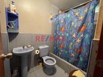 Se Vende Amplia Casa De 5 Pisos Con Local En El 1Er Piso En La Victoria