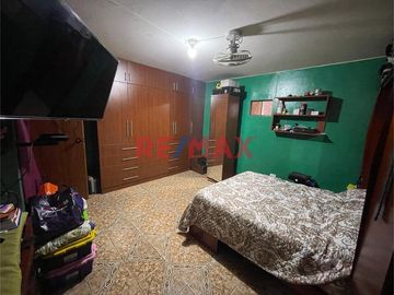 Se Vende Amplia Casa De 5 Pisos Con Local En El 1Er Piso En La Victoria