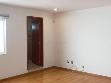 Espectacular casa en club de golf la loma, 4 recamaras y 4.5 baños.