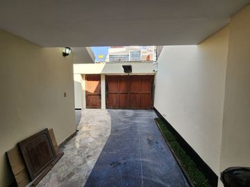 Vendo Casa Muy Bien Ubica a Unas Cuadras del Real Plaza Puruchuco
