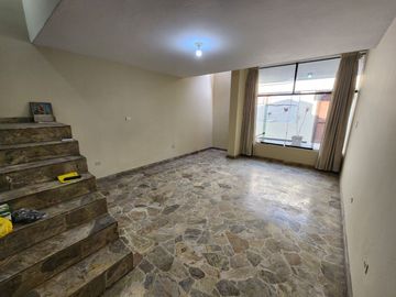 Vendo Casa Muy Bien Ubica a Unas Cuadras del Real Plaza Puruchuco