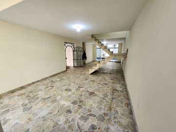 Vendo Casa Muy Bien Ubica a Unas Cuadras del Real Plaza Puruchuco