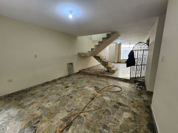 Vendo Casa Muy Bien Ubica a Unas Cuadras del Real Plaza Puruchuco