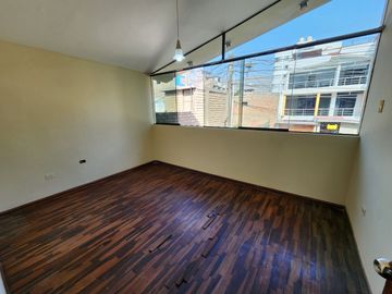 Vendo Casa Muy Bien Ubica a Unas Cuadras del Real Plaza Puruchuco