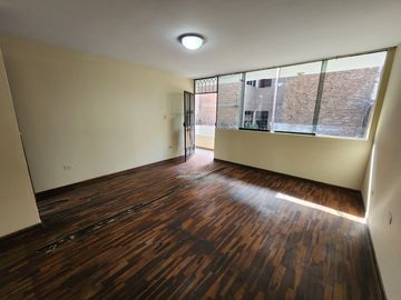 Vendo Casa Muy Bien Ubica a Unas Cuadras del Real Plaza Puruchuco
