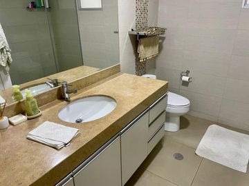 Venta de exclusivo e impecable  dpto. en Reynaldo de Vivanco de 215m2