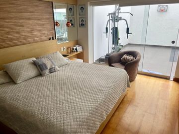 Venta de exclusivo e impecable  dpto. en Reynaldo de Vivanco de 215m2