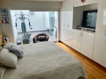 Venta de exclusivo e impecable  dpto. en Reynaldo de Vivanco de 215m2