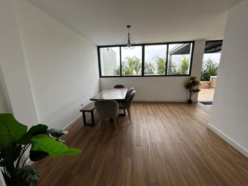 VENDO PENTHOUSE DE ESTRENO EN MIRAFLORES, NO PAGA ALCABALA