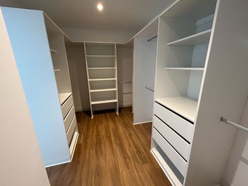 VENDO PENTHOUSE DE ESTRENO EN MIRAFLORES, NO PAGA ALCABALA