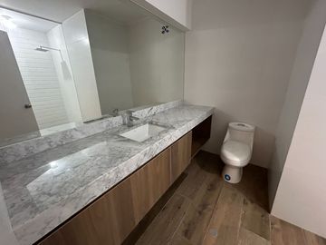 VENDO PENTHOUSE DE ESTRENO EN MIRAFLORES, NO PAGA ALCABALA