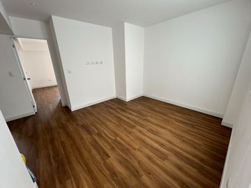 VENDO PENTHOUSE DE ESTRENO EN MIRAFLORES, NO PAGA ALCABALA