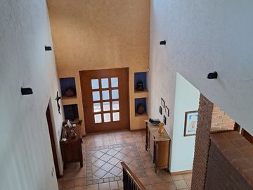 Espectacular casa en lomas 4ta, 3 recamaras y 4.5 baños.