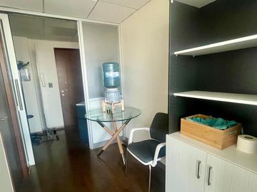 Vendemos oficina en Edificio Business Center