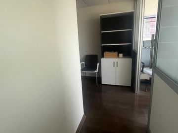 Vendemos oficina en Edificio Business Center