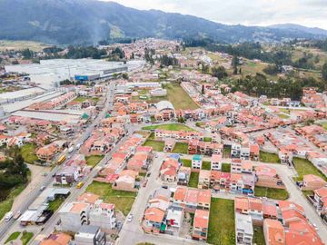 SE VENDE CASA EN RACAR - CUENCA, CDLA. EL ROSARIO