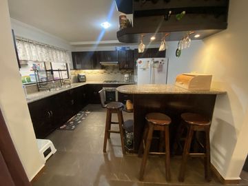 SE VENDE CASA EN RACAR - CUENCA, CDLA. EL ROSARIO