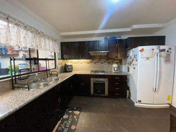 SE VENDE CASA EN RACAR - CUENCA, CDLA. EL ROSARIO