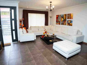 SE VENDE CASA EN RACAR - CUENCA, CDLA. EL ROSARIO