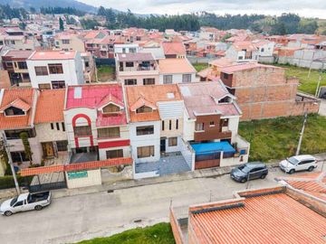 SE VENDE CASA EN RACAR - CUENCA, CDLA. EL ROSARIO