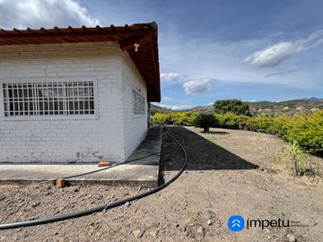 Se vende casa con terreno en el Parroquia El Tambo -Catamayo