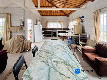 Se vende casa con terreno en el Parroquia El Tambo -Catamayo