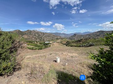 Se vende casa con terreno en el Parroquia El Tambo -Catamayo