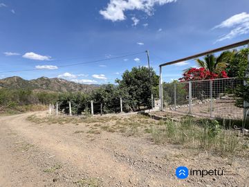 Se vende casa con terreno en el Parroquia El Tambo -Catamayo