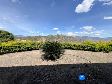 Se vende casa con terreno en el Parroquia El Tambo -Catamayo
