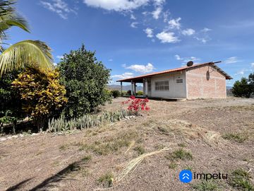 Se vende casa con terreno en el Parroquia El Tambo -Catamayo