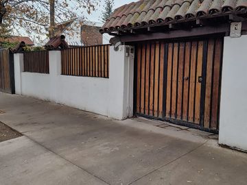 En venta casa estilo Colonial en la comuna de La Cisterna