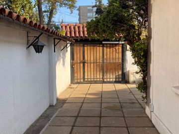 En venta casa estilo Colonial en la comuna de La Cisterna